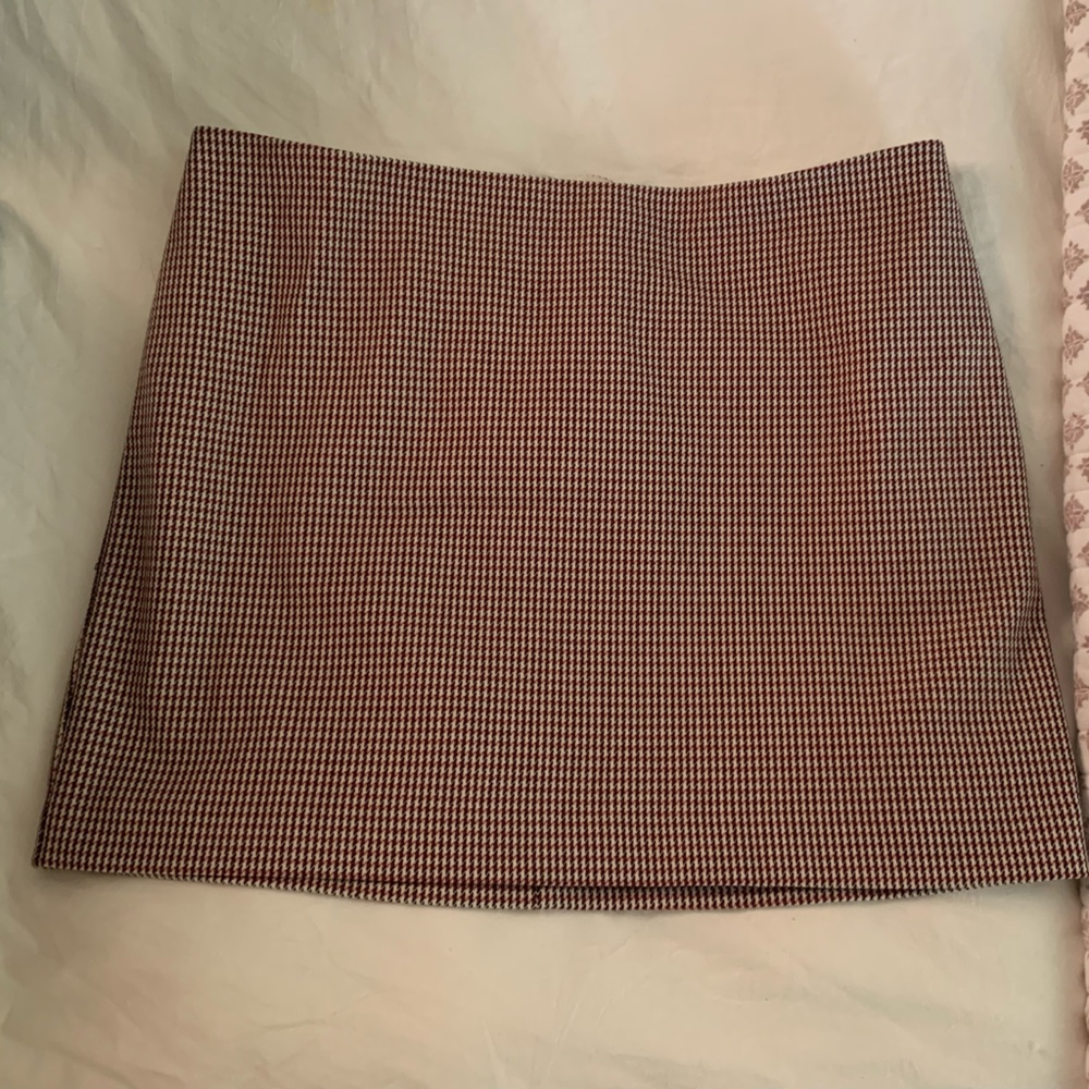 NWT Express Berry/Black/White Houndstooth Mini Skirt